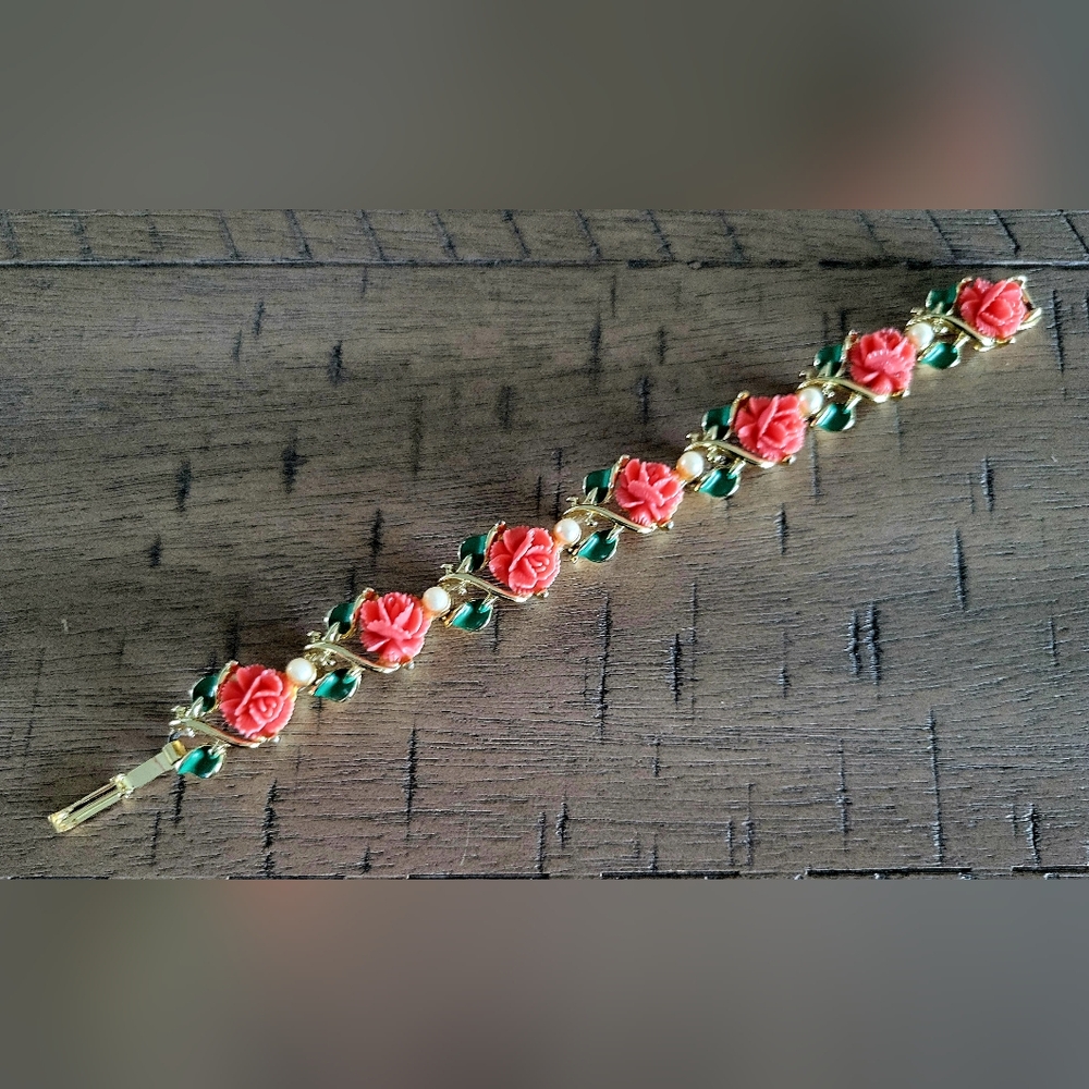 Vintage Gokd Tone Pink Roses And Faux Pearl Braceket